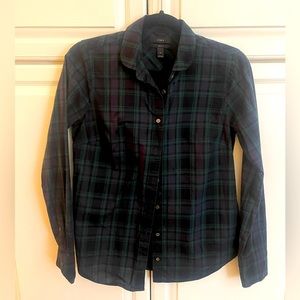J Crew black watch plaid perfect shirt size 4. Excellent condition only worn 2x